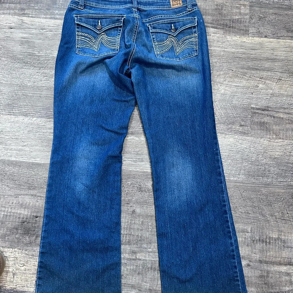 LEI Women's Boot Cut Jeans in Rich Indigo - Picture 3 of 3